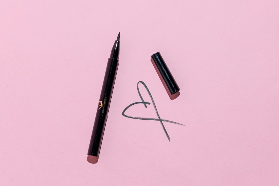 Comment faire un trait d'eyeliner parfait : techniques, astuces et erreurs à éviter